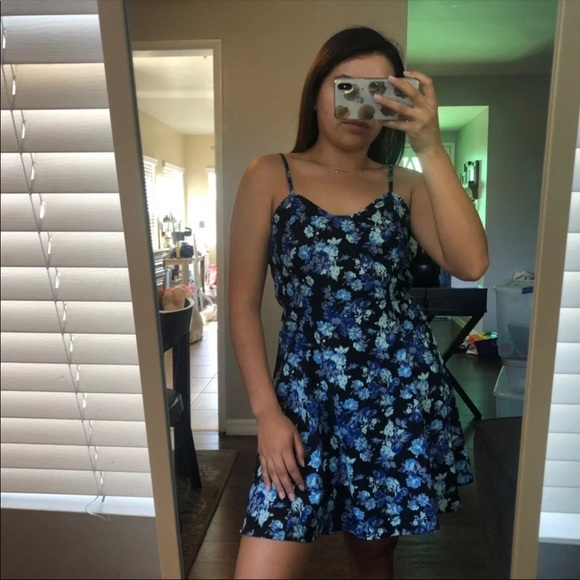 Dress - Picture 4 of 4